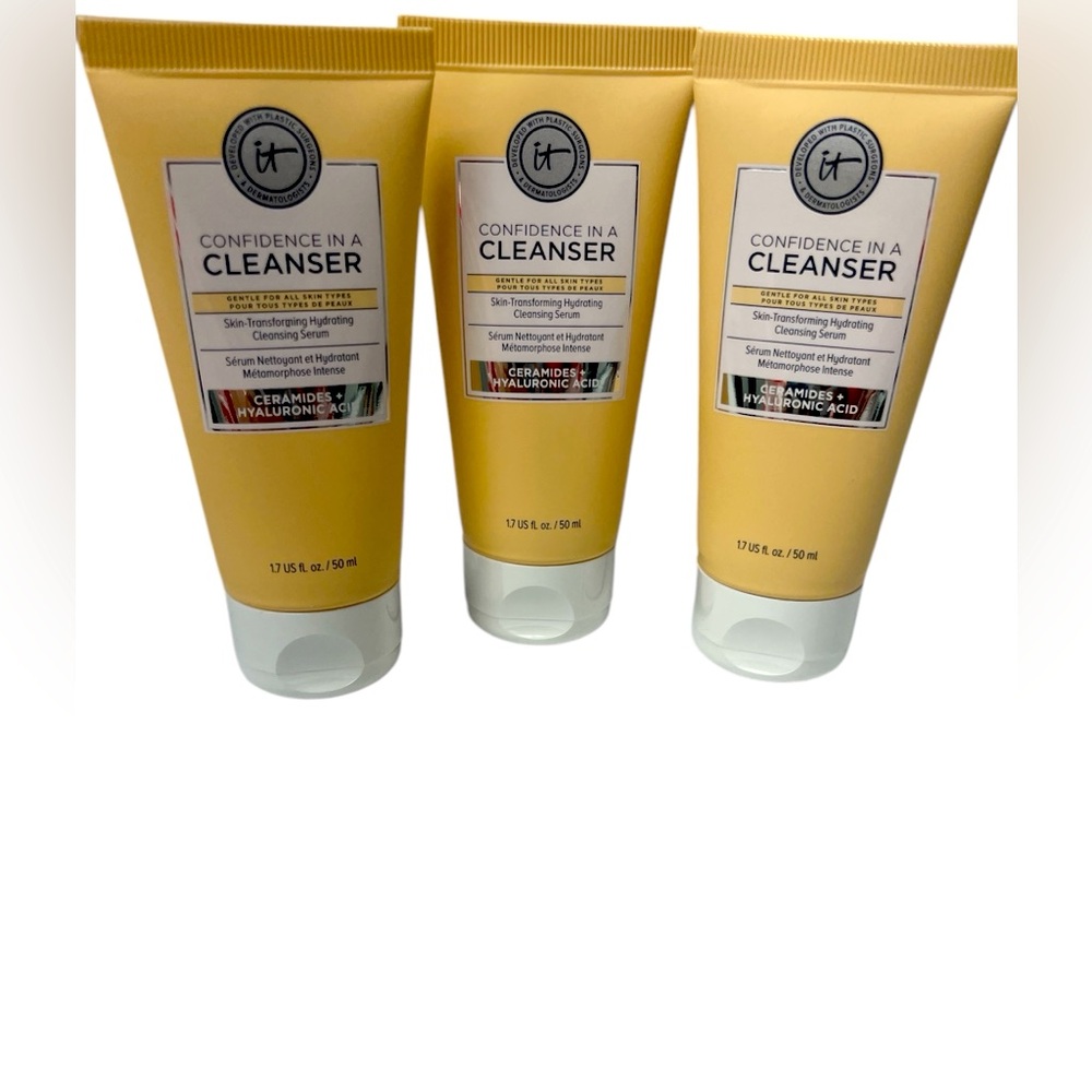✨3  pcs- Give your skin the love it deserves ✨✨
IT Cosmetics Cleanser 🫧🫧
